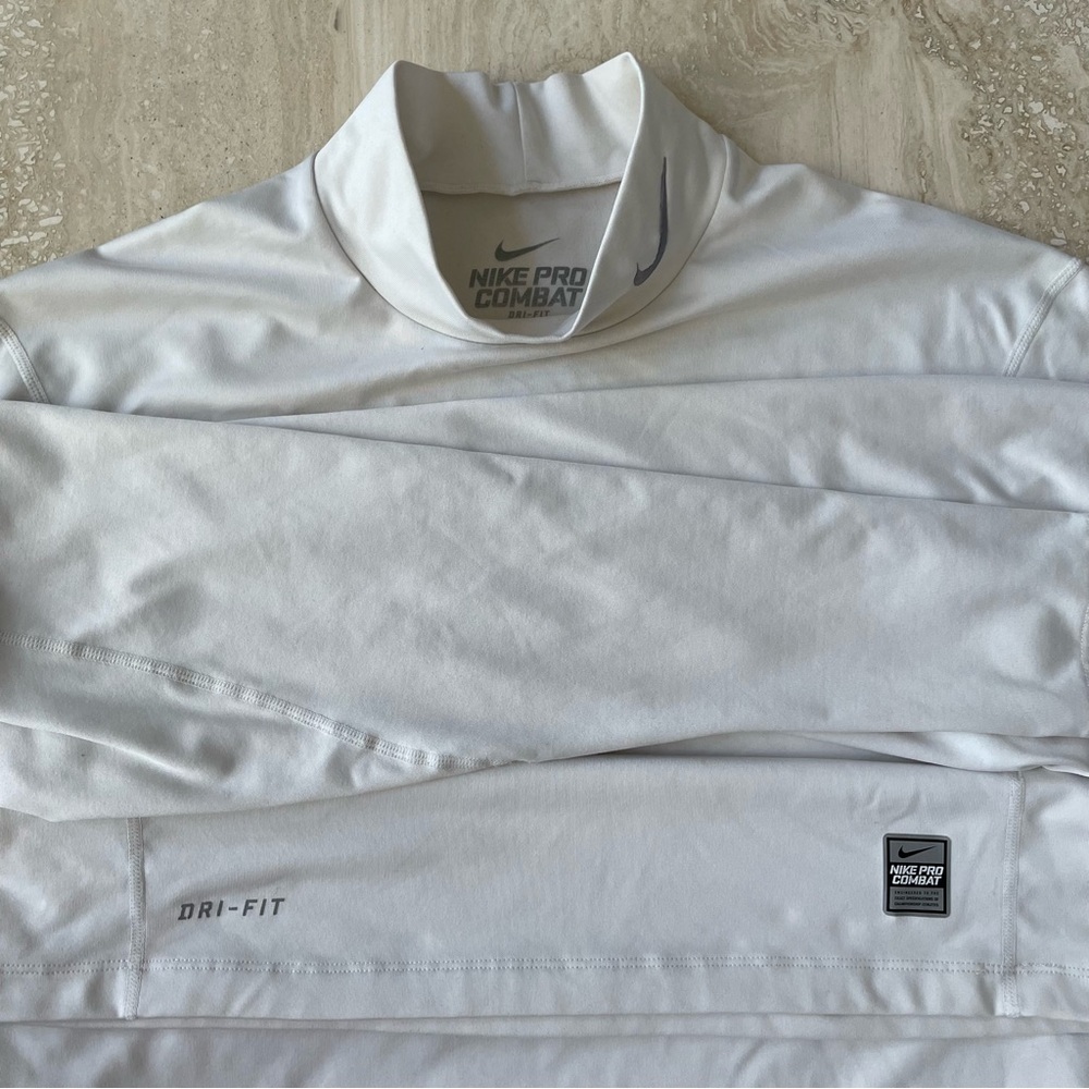NIKE PRO COMBAT DRI-FIT Turtleneck Long Sleeve Compression Pullover